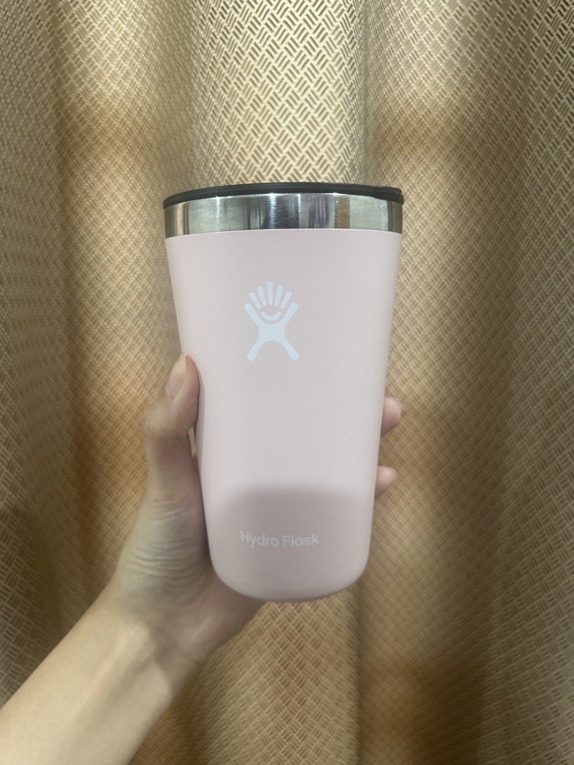 Hydroflask 16oz (Category: Water Bottles & Tumblers) located in Paranaque City. Submitted by thriftclothing101 (Listing ID 1431067795, Image 1). Description: New with receipt and warranty.