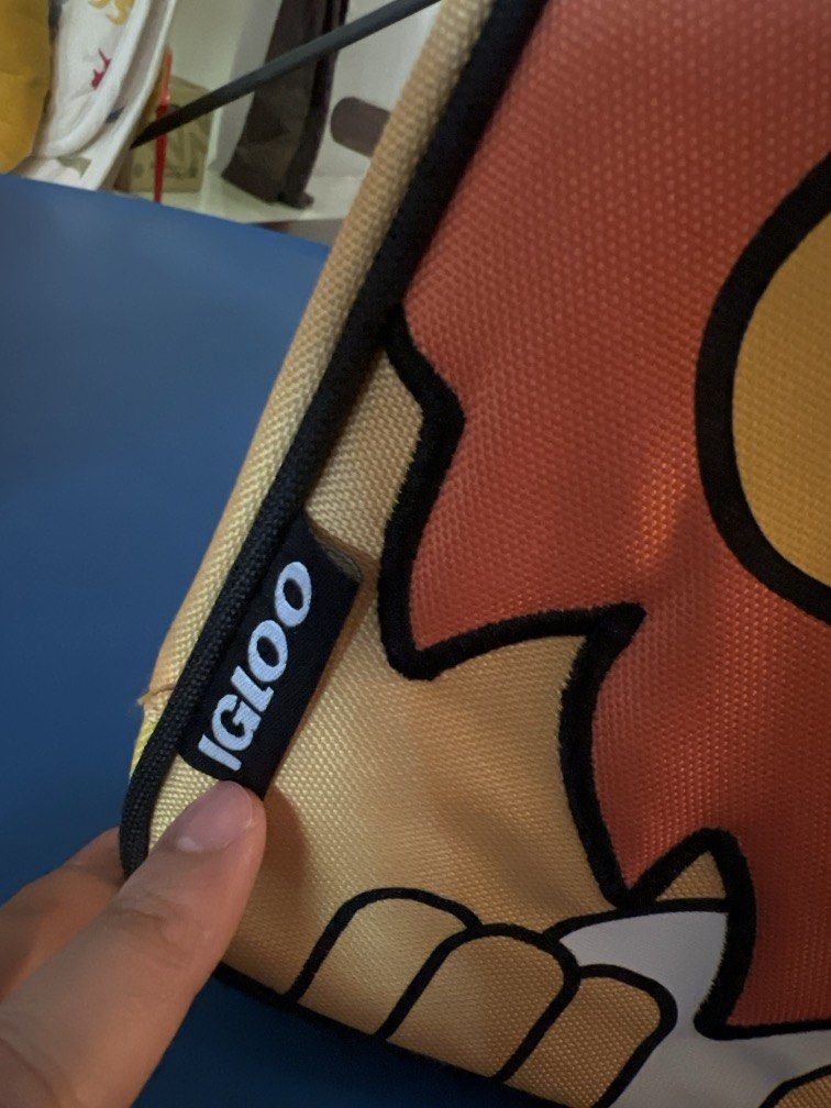 Igloo lunch bag (Category: Other Babies Going Out Needs) located in Manila. Submitted by cicada15 (Listing ID 1430995126, Image 2). Description: .