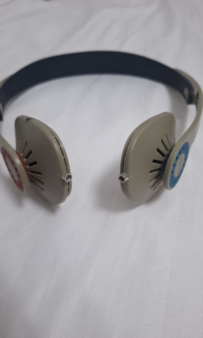 Koss KPH30i MMCX Mod with Free case (Category: Headphones & Headsets) located in Manila. Submitted by wendy12.00 (Listing ID 1431044601, Image 3). Description: Koss KPH30i (MMCX Mod) with Free case lightly used Koss KPH30i MMCX mod with small black stain (see picture) optional Yaxi Pads for additional 550 pesos Delivery via Lalamove (paid by buyer) Location: Quezon City/San Juan.