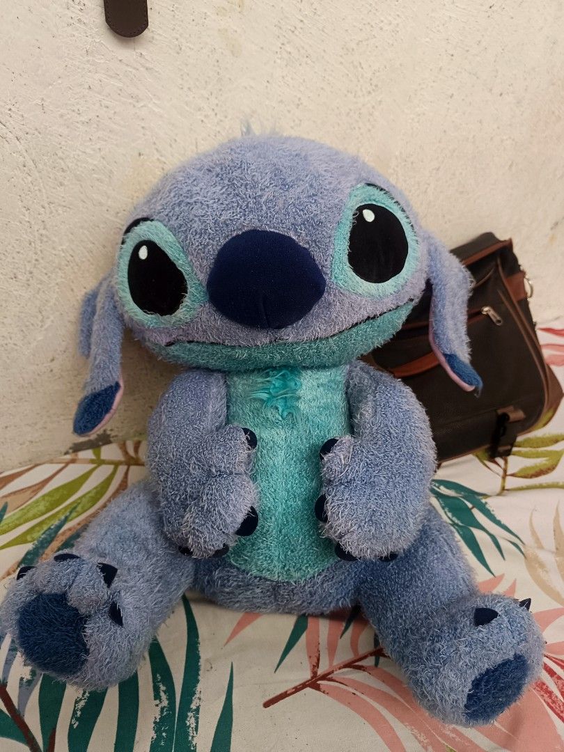Large Stitch Plush 💙 (Category: Plushies & Soft Toys) located in Manila. Submitted by jamesmattheewss (Listing ID 1431021357, Image 1). Description: Authentic Stitch plush toy. Made with soft, high-quality fabric and very comfortable to hug. Item is well-kept and clean, with no major damage or stains. Colors are still vibrant and overall in good condition. Perfect for Disney collectors, display, or as a gift. RFS: Decluttering 💰 Price: ₱1,000 -