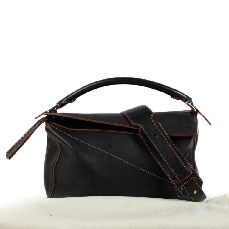 Loewe Black and Tan Medium Puzzle Bag Unisex (Category: Luxury Bags & Wallets) located in Limasawa. Submitted by ndifferance (Listing ID 1430867610, Image 1). Description: Brought from the US as a gift (pasalubong) through balikbayan box last Christmas season. Barely used with care RFS: No longer needed and had a replacement bag already. 📌Dimes: Height 7.5 inches Length 11.5 inches Width 4.5 inches color rate black & tan 10/10 Issue/Flaws: Scrat