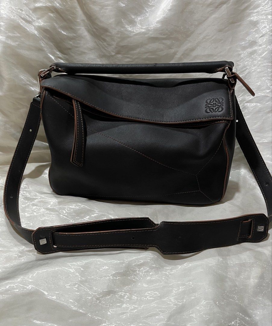Loewe Black and Tan Medium Puzzle Bag Unisex (Category: Luxury Bags & Wallets) located in Limasawa. Submitted by ndifferance (Listing ID 1430867610, Image 2). Description: Brought from the US as a gift (pasalubong) through balikbayan box last Christmas season. Barely used with care RFS: No longer needed and had a replacement bag already. 📌Dimes: Height 7.5 inches Length 11.5 inches Width 4.5 inches color rate black & tan 10/10 Issue/Flaws: Scrat