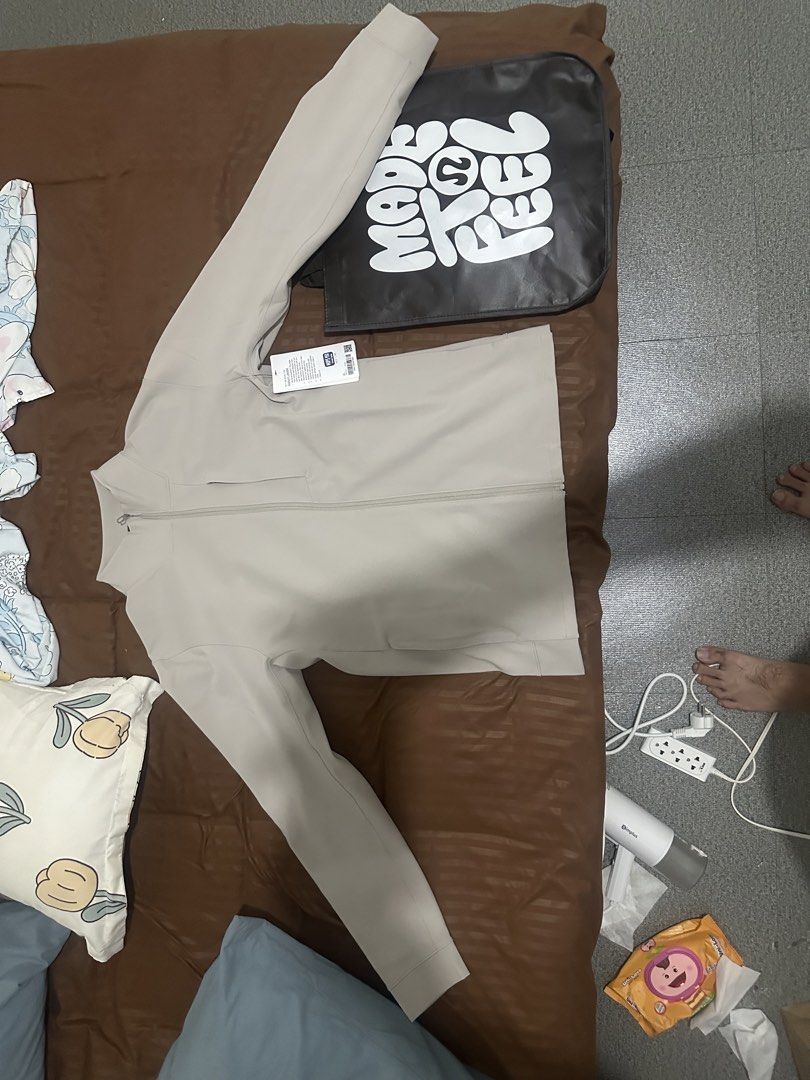 Lululemon Define Jacket (Category: Activewear) located in Manila. Submitted by sangpaeklee (Listing ID 1430981356, Image 1). Description: Brandnew fresh from Hongkong .