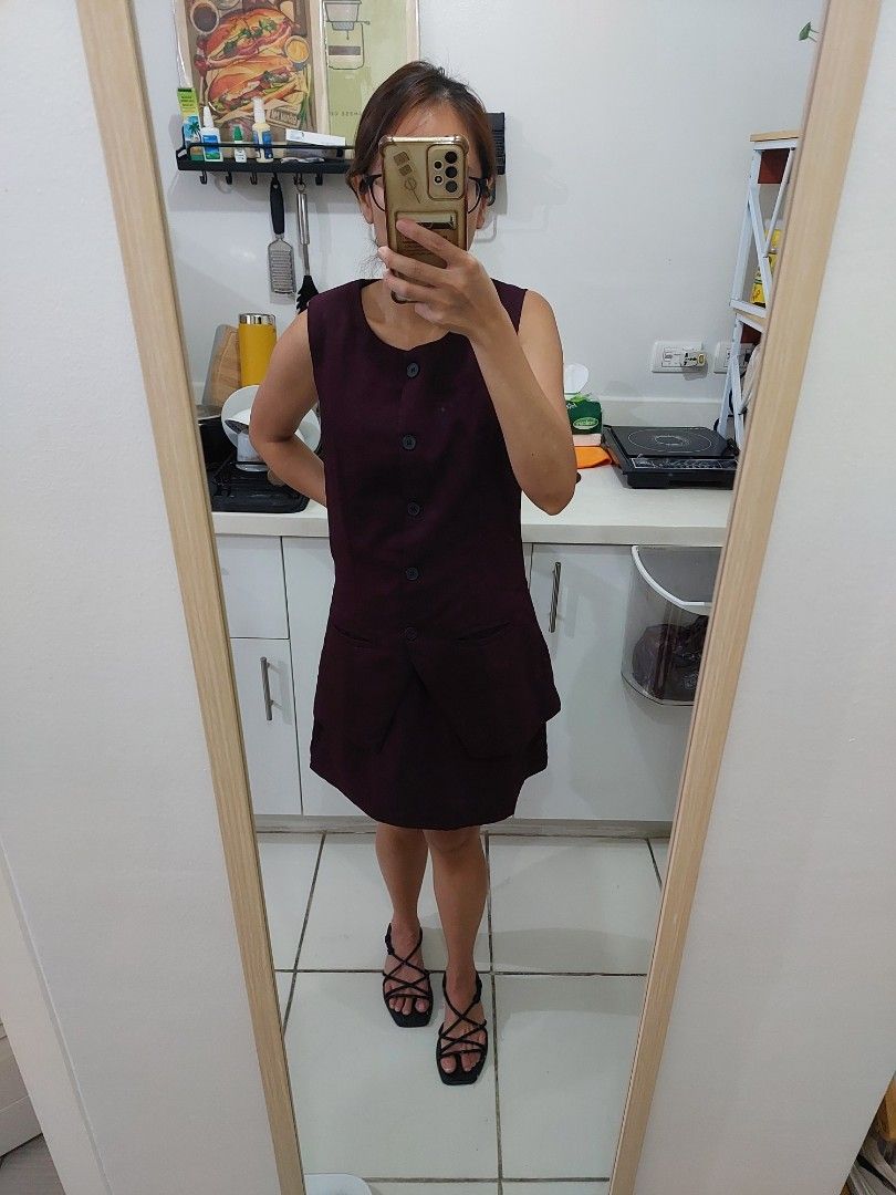 Maroon vest and skirt coord office set (Category: Sets or Coordinates) located in Mandaluyong City. Submitted by declutterwithkinah (Listing ID 1431110844, Image 3). Description: -fits small to medium -no issue, rfs lost weight and not being used anymore.