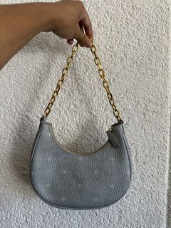 (Category: ) located in . Submitted by ourtinycloset (Listing ID 1431004568, Image 1). Description: .