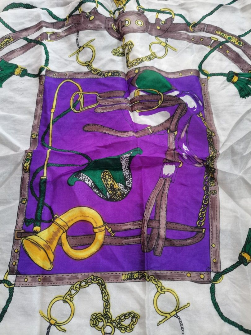 Medal Pure Silk Hand Made Scarf (Category: Scarves) located in Santa Cruz. Submitted by oddpenguin-4575 (Listing ID 1431112492, Image 3). Description: 📌.....P L E A S E R E A D..... 📌measurement:L-27" /W-30" 📌color-9/10 📌Brand:Medal 📌100%silk 📌issue:sign of usage 📌Actual shades may differ slightly depending on ambient lighting conditions. 📌​"Thrift Disclaimer: Items are pre-owned. Expect minor flaws like washable marks or storage dust. Pl