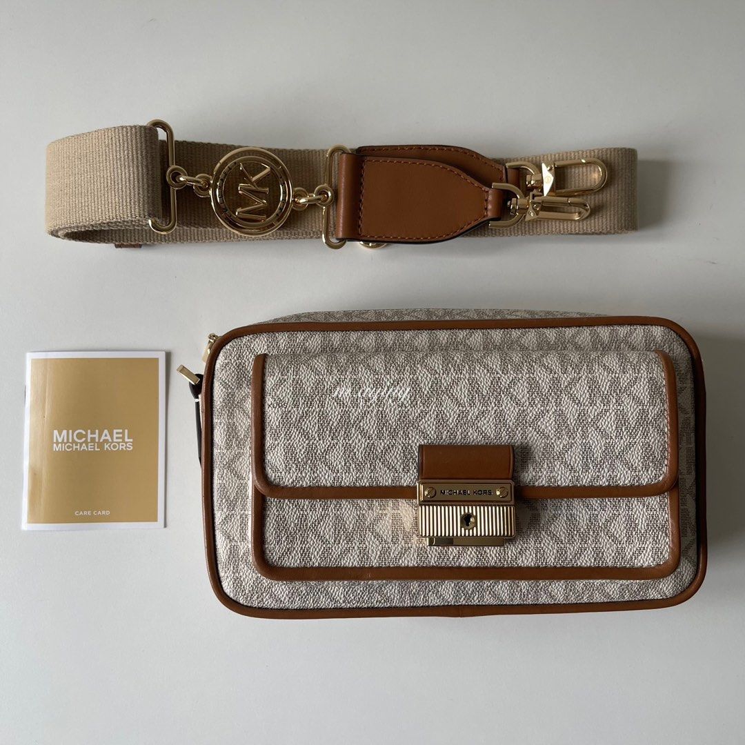 Michael Kors Jet Set Bradshaw Camera Bag (Category: Luxury Bags & Wallets) located in Mandaluyong City. Submitted by momandbabystuffph (Listing ID 1430983700, Image 1). Description: Fixed price US store-bought Used 2-3x only.