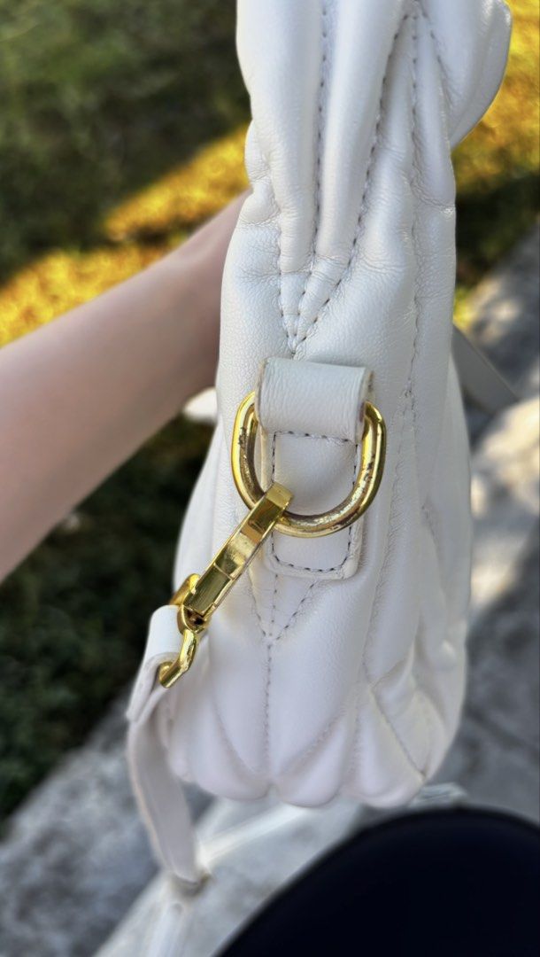 Miumiu (Category: Luxury Bags & Wallets) located in Lipa City. Submitted by keenfox.1993 (Listing ID 1431033876, Image 3). Description: .
