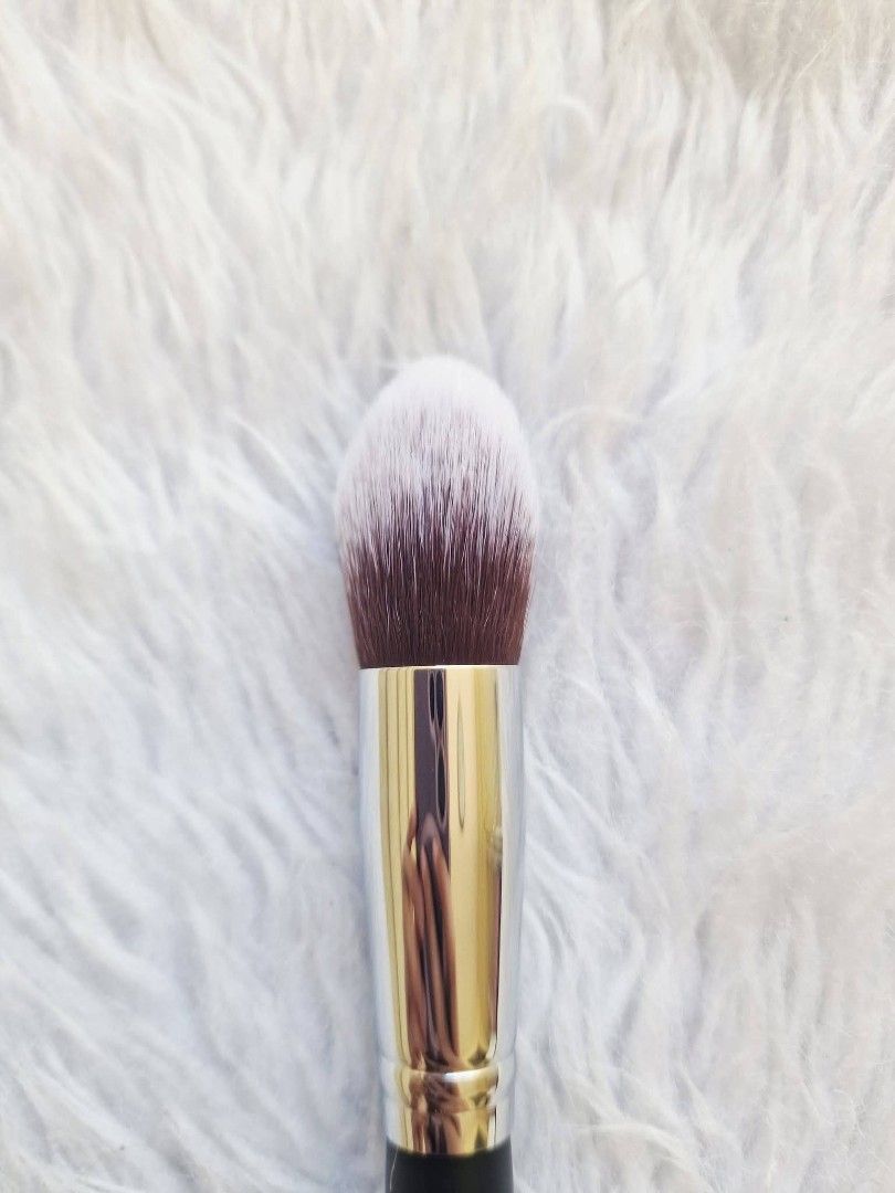 Morphe M536 Bullet Brush (Category: Makeup) located in Quezon City. Submitted by floreskari78555 (Listing ID 1431046393, Image 3). Description: Flawless under-eyes start right here! ✨ The Morphe M536 Under Eye Bullet Brush is your new holy grail for seamless concealer blending. Its firm, tapered tip buffs out product like a total dream, leaving you with a smooth, filtered finish IRL. ☁️ ✔️ 100% Authentic ✔️ Pro-Quality Tool ✔️ COD via Lalamove or