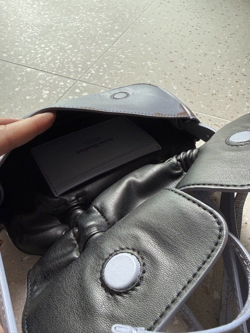 Multipocket micro bag (Category: Tote Bags) located in Singapore. Submitted by shelovesbarbie (Listing ID 1431076627, Image 4). Description: As good as new, very lightly used, no scratches, kept in pristine condition. Comes with dust bag. Free mailing available..