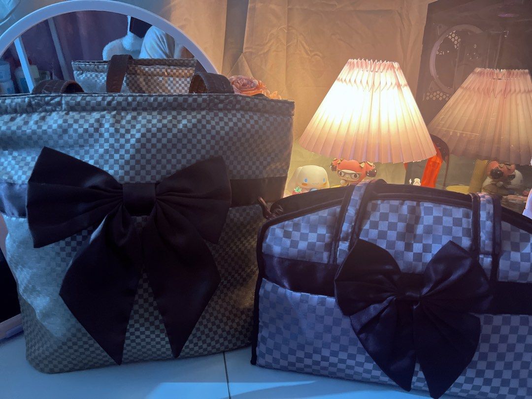 Naraya Checkered Bags Bundle (Category: Luxury Bags & Wallets) located in Batangas. Submitted by kawaiiandcheap (Listing ID 1431097503, Image 1). Description: 1 Tote Bag (Can fit Ipad etc) 1 Shoulder Bag - Get both as a bundle - Perfect for coquette girls *Need wash.