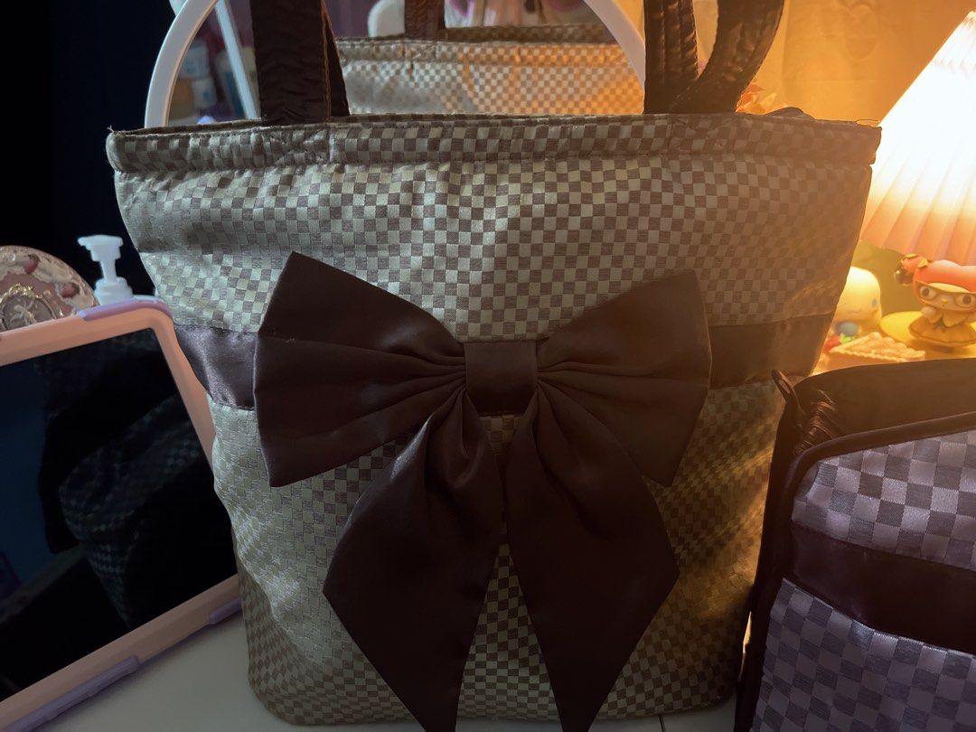 Naraya Checkered Bags Bundle (Category: Luxury Bags & Wallets) located in Batangas. Submitted by kawaiiandcheap (Listing ID 1431097503, Image 2). Description: 1 Tote Bag (Can fit Ipad etc) 1 Shoulder Bag - Get both as a bundle - Perfect for coquette girls *Need wash.