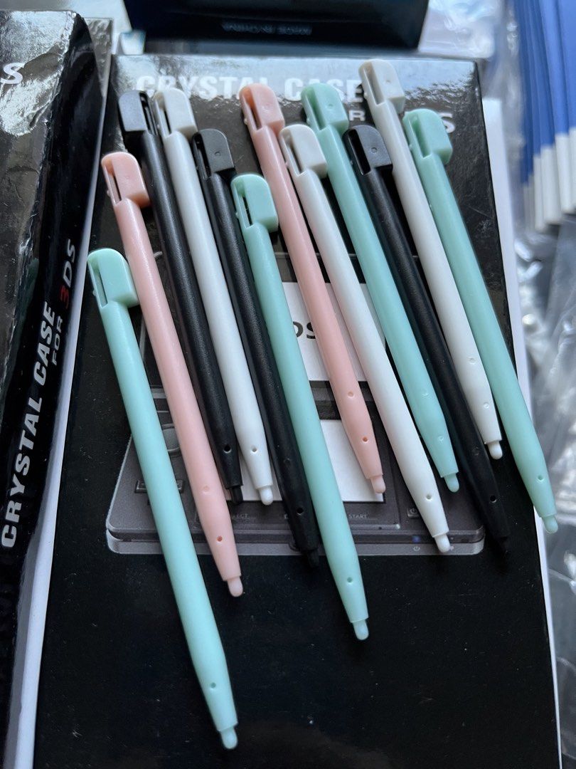 NDSi Crystal case (Category: Nintendo) located in Quezon City. Submitted by juhaire (Listing ID 1431032217, Image 2). Description: Available ndsi clear case 230 Stylus refles 100 pair Ac charger 300.