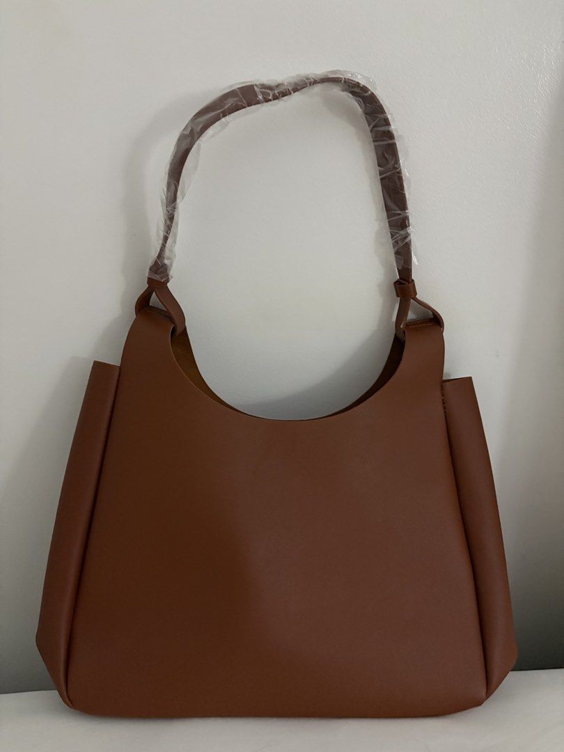 Neiman markus (Category: Tote Bags) located in Muntinlupa City. Submitted by goldlevel (Listing ID 1431131129, Image 2). Description: Original leather from USA .