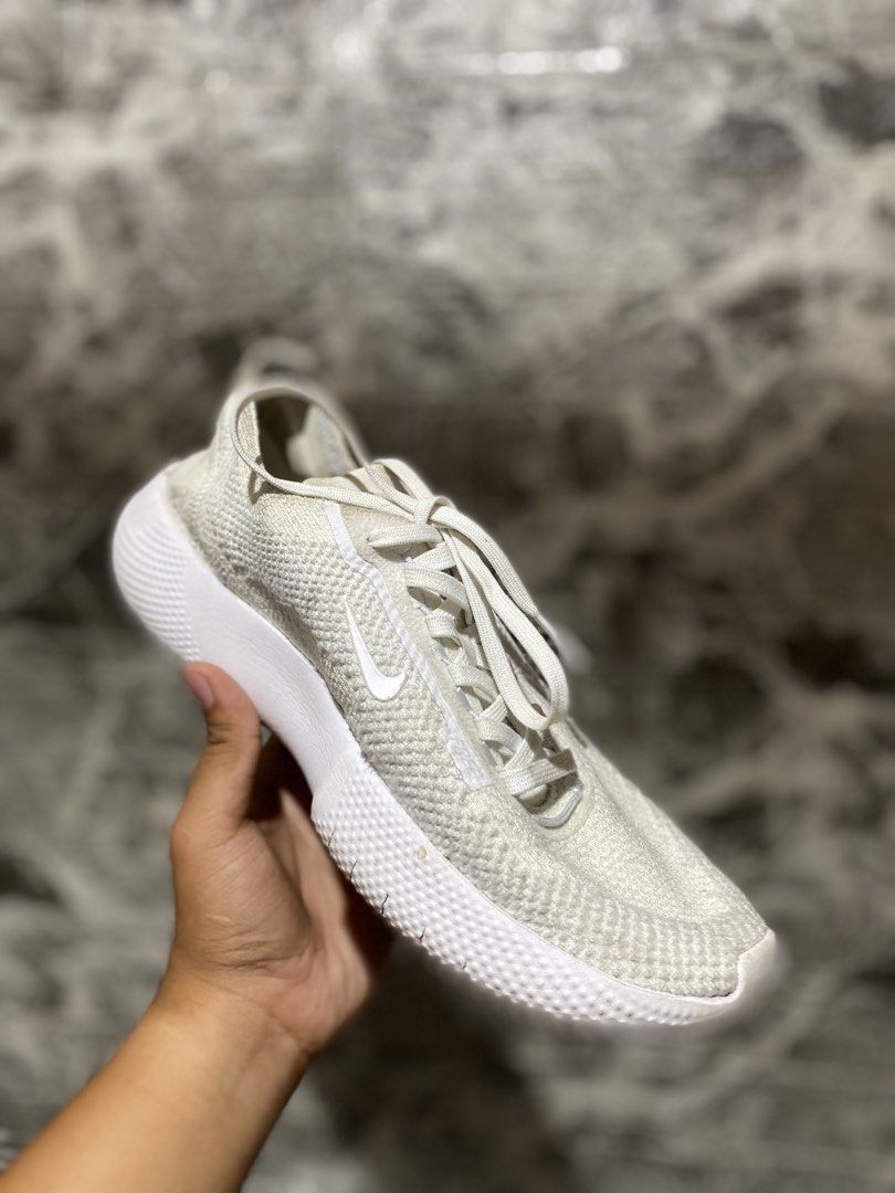 Nike Free RN Flyknit 3.0 White Sneakers (Category: Sneakers) located in Manila. Submitted by rcvnt (Listing ID 1431133250, Image 2). Description: US 8 EUR 41.