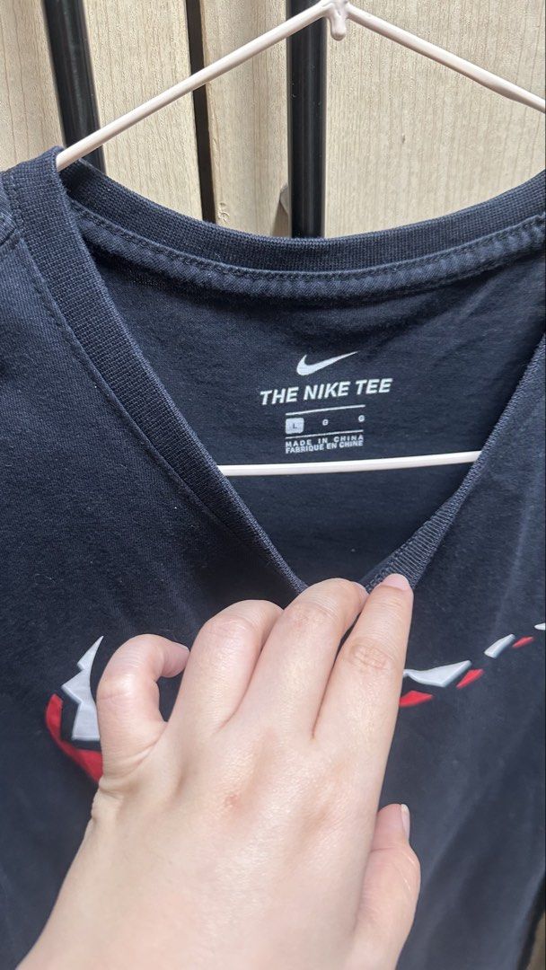 Nike Long Sleeve Camo Tee (Category: Tshirts & Polo Shirts ) located in Valenzuela. Submitted by jam0816 (Listing ID 1431173018, Image 2). Description: Authentic Black Nike long sleeve tee with a large Nike logo on the front. Features camo print sleeves. The shirt is a size Large. Bought in Nike Podium.