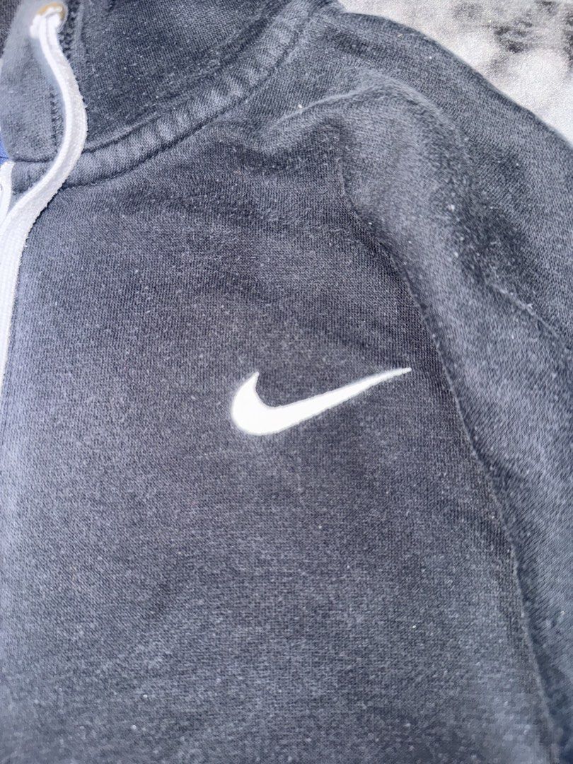 Nike Zip-Up Hoodie - Black (Category: Hoodies) located in Mandaluyong City. Submitted by markqzn2 (Listing ID 1431131674, Image 2). Description: Vintage Nike Hoodie Size L on tag.