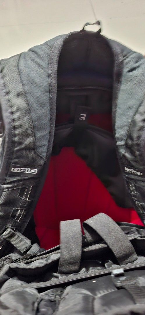 OGIO Backpack (Category: Backpacks) located in Manila. Submitted by adapunmark76703 (Listing ID 1431110466, Image 2). Description: Original ogio bagpack Size big Issue : on the picture.