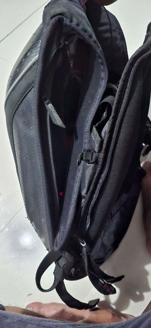 OGIO Backpack (Category: Backpacks) located in Manila. Submitted by adapunmark76703 (Listing ID 1431110466, Image 3). Description: Original ogio bagpack Size big Issue : on the picture.