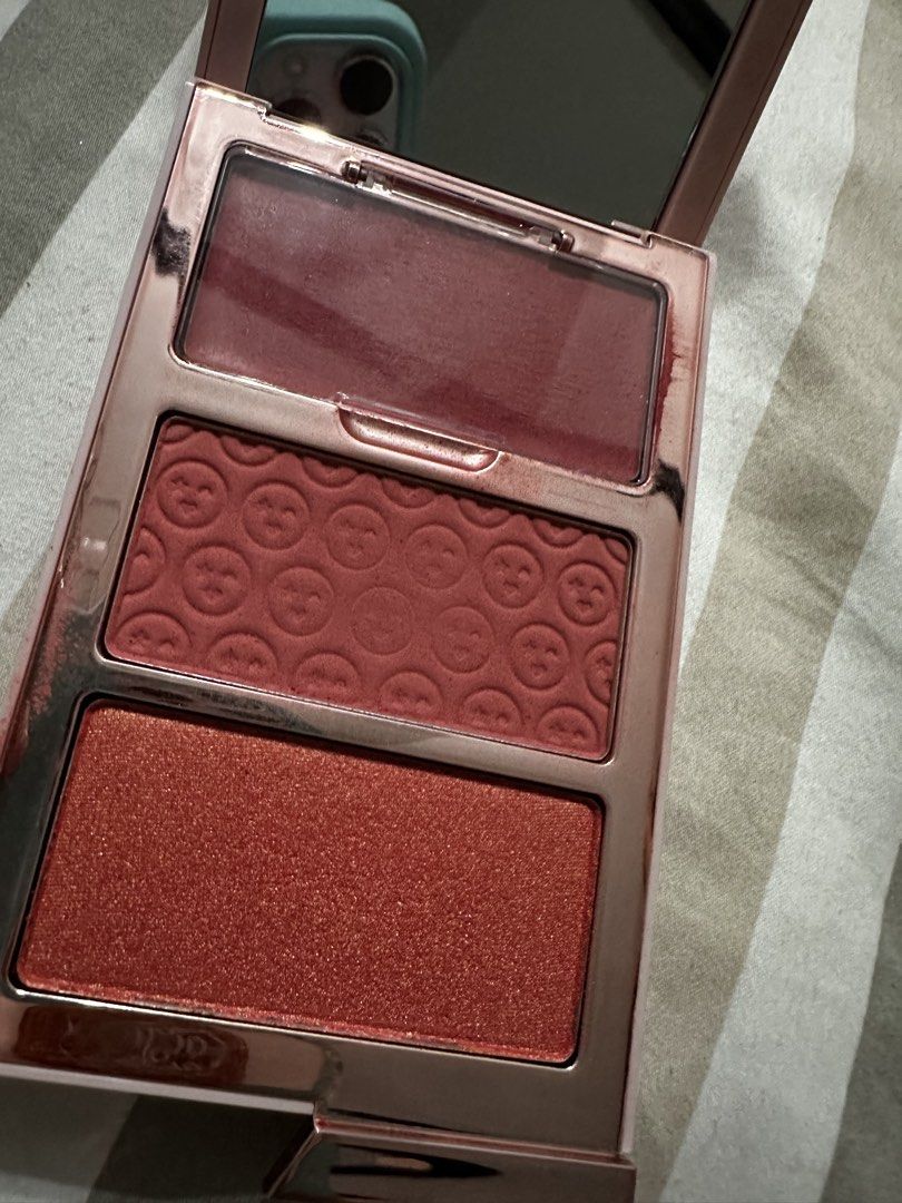One Size Phat Ass (Category: Makeup) located in Quezon City. Submitted by glitchandglamor (Listing ID 1431102582, Image 3). Description: •swap to attention seeker of similar condition •RFS: swatched only, too many makeup, downsizing my stuff •check out my other items.