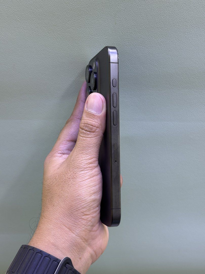 ONHAND IPHONE 15 PRO 128GB (Category: iPhone 15 Series) located in Pasig City. Submitted by FarAndRayShop (Listing ID 1431084180, Image 3). Description: WE ACCEPT INSTALLMENT / SWAP / BENTA-SELL 📱 iPhone 15 Pro •Black •128GB Storage •Goods Battery Condition •Factory Unlock ( Any Sim ) •Unli check/reset to sawa •W/ Original Equipment Manufactor Charger •Serial Number Can do check on website or 3utools 💰Selling Price: 33,000 Payment Options: 💸💵