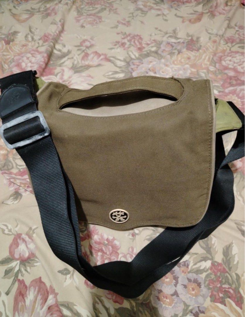 Original Crumpler Camera Bag (Category: Camera Bags & Carriers) located in Quezon City. Submitted by hgaby (Listing ID 1431166176, Image 2). Description: Flaws: Whitened Hardware but can be restored.