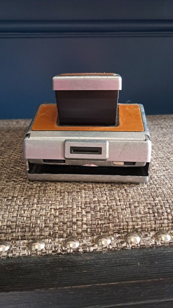 POLAROID SX 70 (Category: Cameras) located in Santa Rosa. Submitted by majanice (Listing ID 1431020081, Image 2). Description: Polaroid SX 70 great addition to collection not working for parts .