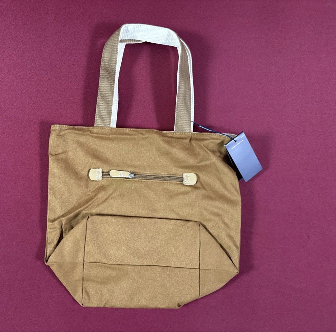 Polo Ralph Lauren Tote Bag (Category: Luxury Bags & Wallets) located in Manila. Submitted by randomreps (Listing ID 1431139665, Image 2). Description: .
