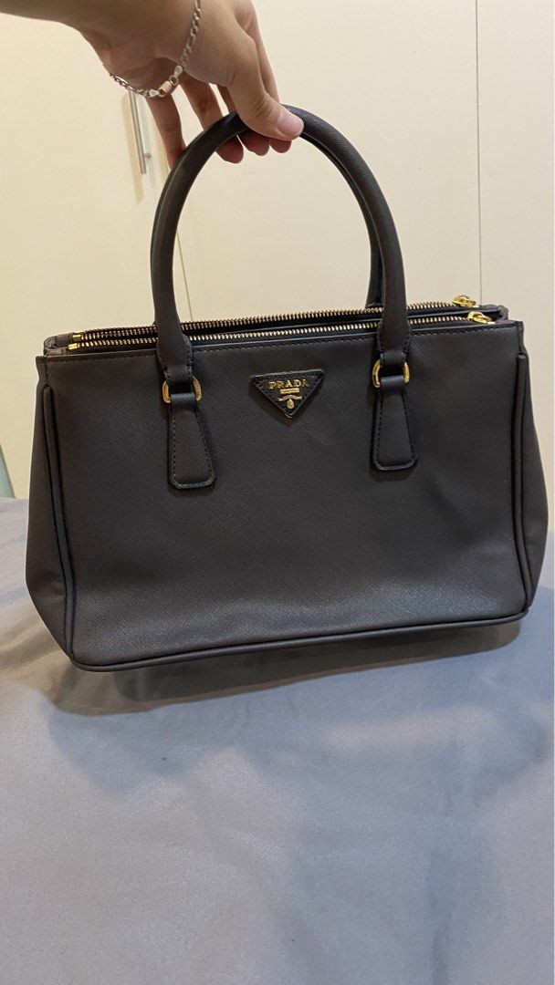 Prada Dark Gray Saffiano Lux Leather Double Zip Tote (Category: Luxury Bags & Wallets) located in Cavite. Submitted by fantastikpinay (Listing ID 1431086880, Image 1). Description: -mop gotyme/maribank/maya -mod jnt/lalamove or meetup within imus/bacoor -negotiable rfs- need funds and di na nagagamit.