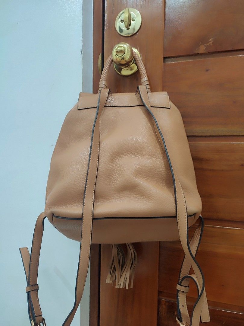 Preloved Authentic Tory Burch Back Pack (Category: Luxury Bags & Wallets) located in Bulacan. Submitted by mandjays (Listing ID 1431029077, Image 2). Description: Rush Sale!!! Excellent condition. Negotiable! Rfs. Need funds.