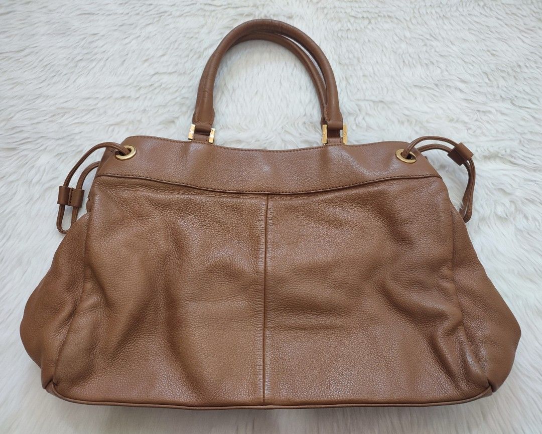 Preloved Authentic Tory Burch Bag (Category: Luxury Bags & Wallets) located in Bulacan. Submitted by mandjays (Listing ID 1431031043, Image 2). Description: Rush Sale!!! Excellent condition Rfs. Need Funds Negotiable!.
