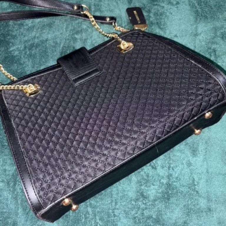 PRELOVED BELLADONNA SHOULDER BAG (Category: Shoulder Bags) located in Manila. Submitted by jyimey (Listing ID 1431024236, Image 3). Description: .