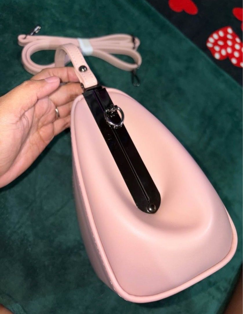 PRELOVED PINK KIMBEL BAG (Category: Cross-body Bags) located in Manila. Submitted by jyimey (Listing ID 1431018983, Image 2). Description: .