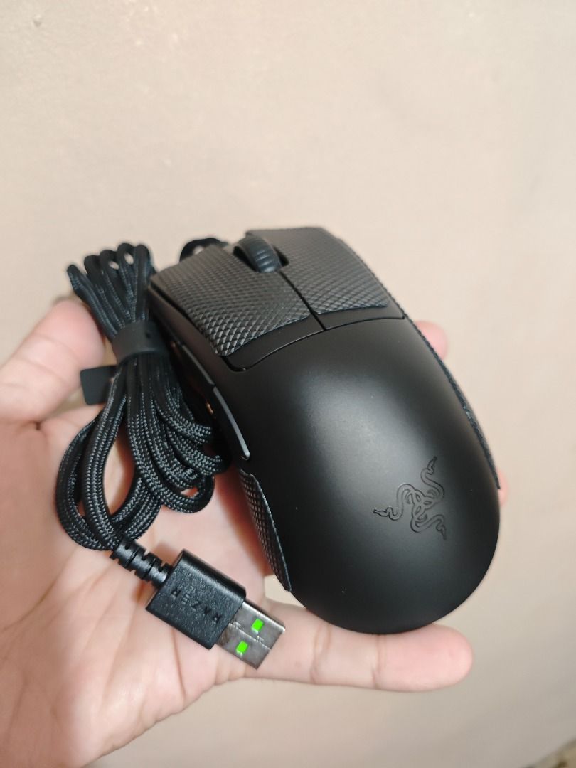 Razer Deathadder V3 - Wired (Category: Mouse & Mousepads) located in Quezon City. Submitted by dutchboi26 (Listing ID 1431047574, Image 1). Description: 📌No box - Unit Only 📌Mouse & Small Black Pouch 📌No issue ✅Almost Brand New ✅Fix Price.
