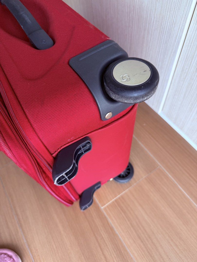 Samsonite Red Luggage Set (Category: Luggage) located in Santa Cruz. Submitted by imkikay (Listing ID 1431102200, Image 3). Description: - Samsonite Red Luggage Set - Includes two pieces - Lightweight - Features a security lock - Expandable design for extra space - Vibrant red color - Condition: 8/10 - Perfect for travel.