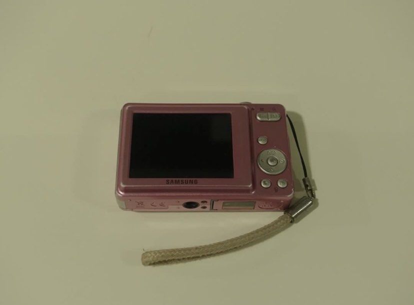 Samsung ES55 Digital Camera (Category: Cameras) located in San Isidro. Submitted by 317.studios (Listing ID 1431135998, Image 2). Description: ‼️NEGOTIABLE‼️ -message/dm for more pics nd vids — Information • 10.2 mp • ISO 80-1600 • 3x optical zoom • Body condition: 8/10, sign of usage — comes with • Battery Pack • Wrist strap • Sd card • Charger rfs: not into cameras na.