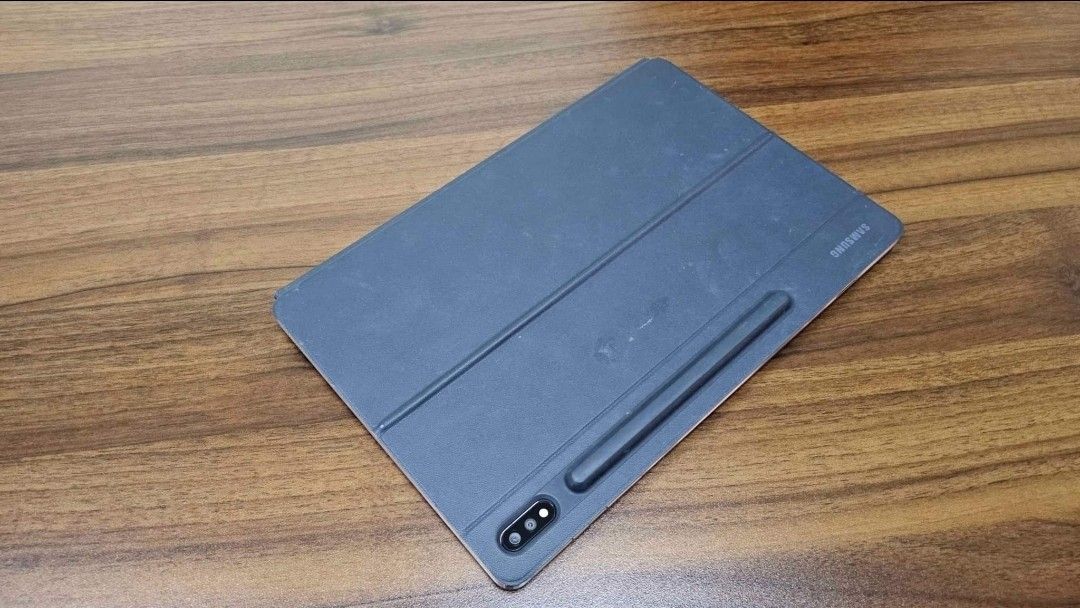 Samsung Galaxy Tab S7+ (Category: Android) located in Valenzuela. Submitted by russventure (Listing ID 1430987693, Image 3). Description: Samsung Galaxy tab S7 plus Storage 128GB RAM 6GB Display 12.4inch super AMOLED 120Hz refresh rate Processor Qualcomm snapdragon 865+ Battery 10090mAh, 13 MP dual camera With S Pencil and keyboard Perfect condition, Lightly Used rfs: need funds for son's therapy.