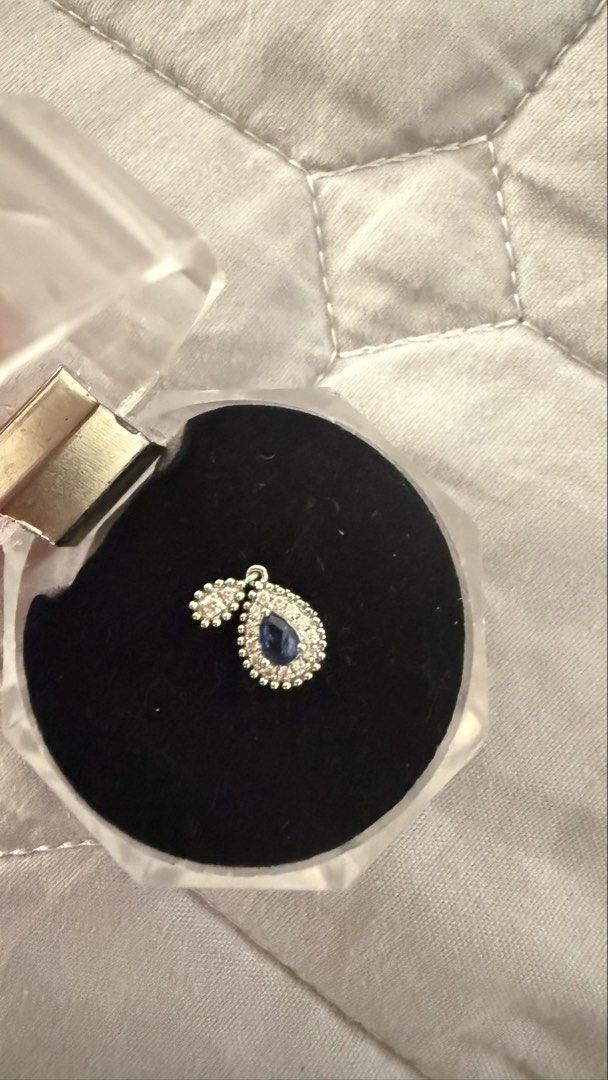 Sapphire and Diamond Pendant 18k (Category: Necklaces) located in Tanza. Submitted by awesomeshopper (Listing ID 1431038531, Image 3). Description: Sapphire with diamond pendant. No certfiicate . no markings. 0.8 gms . 18k Sold by piece.