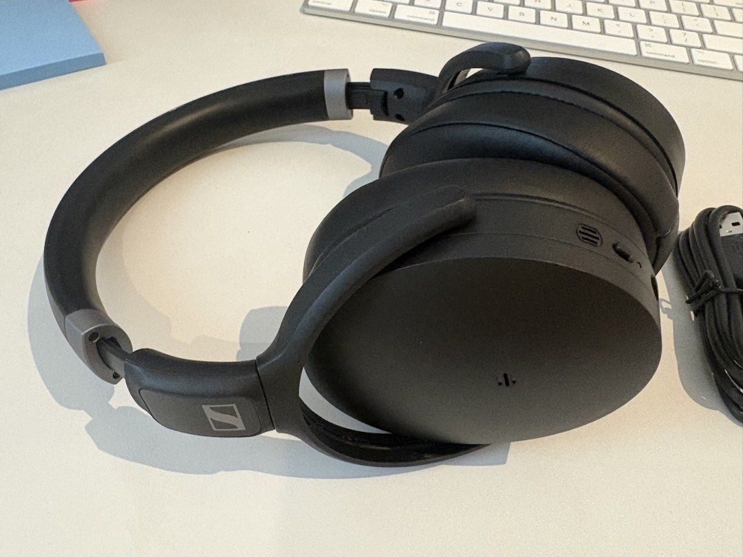 Sennheiser Headphones - Black423155369814282243