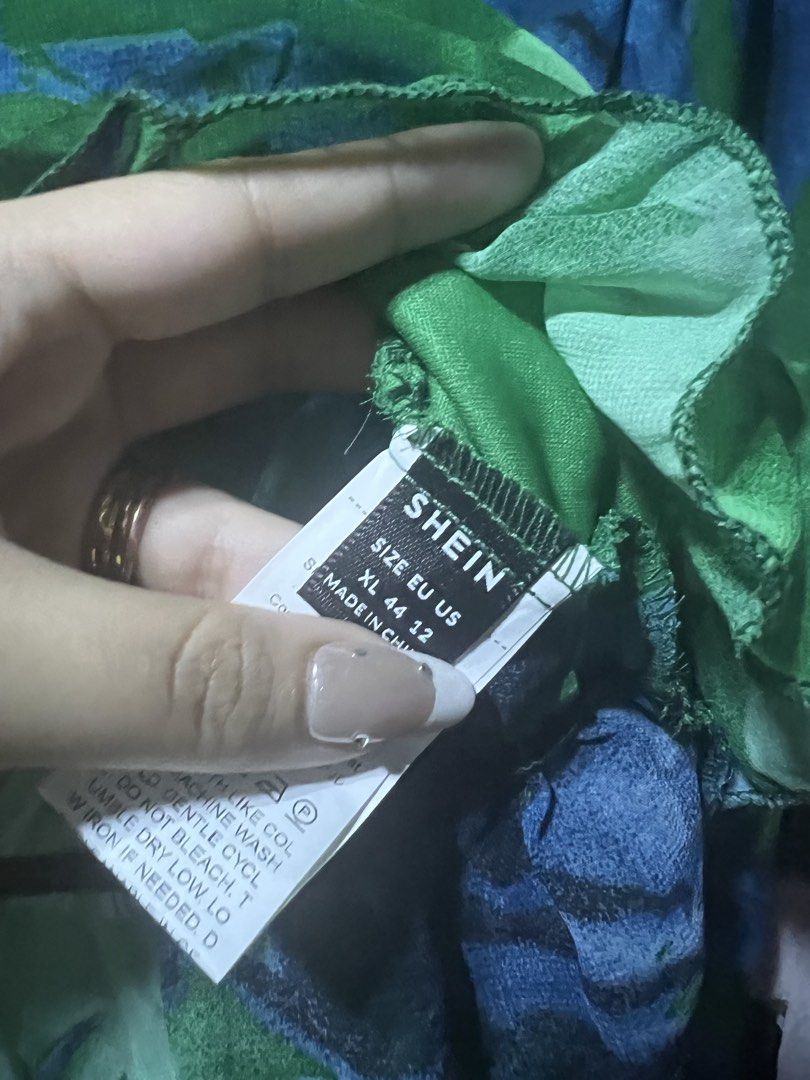 Shein Green Longsleeve Top (Category: Blouses) located in Malabon City. Submitted by cecepicks (Listing ID 1431125132, Image 3). Description: .
