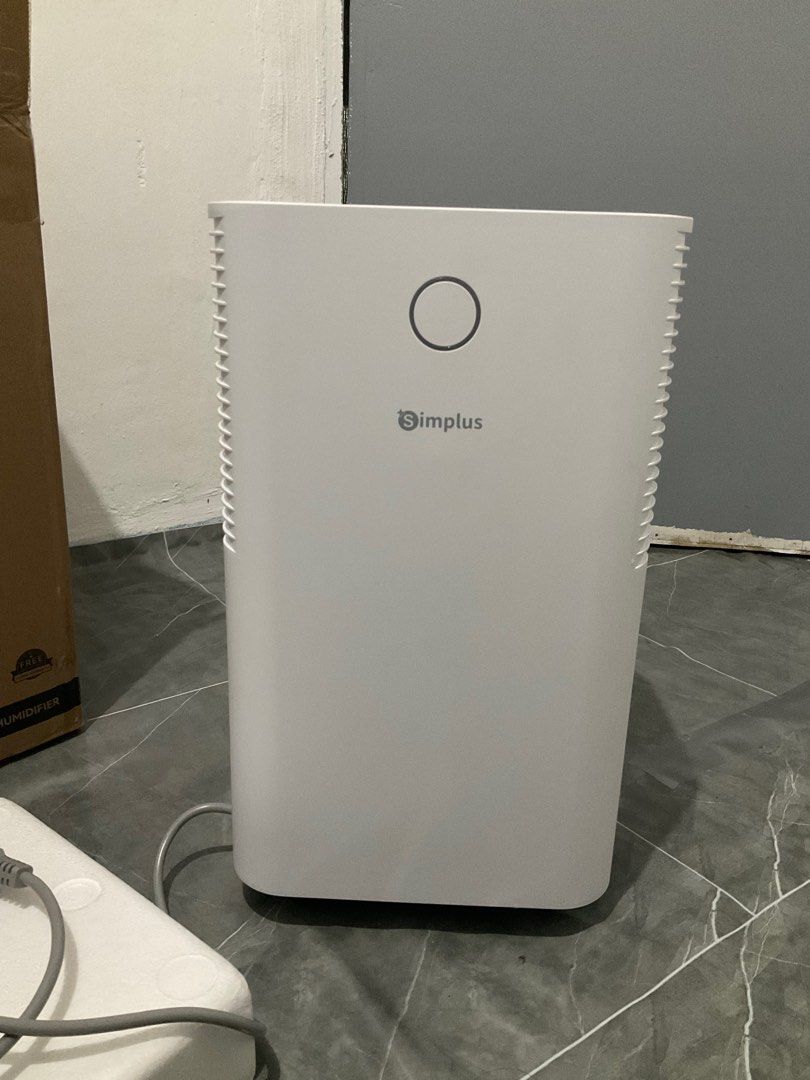 SIMPLUS COMPRESSOR DEHUMIDIFIER (Category: Air Purifiers & Dehumidifiers) located in Quezon City. Submitted by glycerinne (Listing ID 1431167339, Image 2). Description: Only used for 8 hours. Comes with original packaging, drain tube and menu. Plug and play, ready to use! Can help with clothes drying, lowering humidity on rainy season, mold prevention and wood rot. Automatic, Clothes Drying, and Sleep mode RFS: Equipment is too powerful and room 