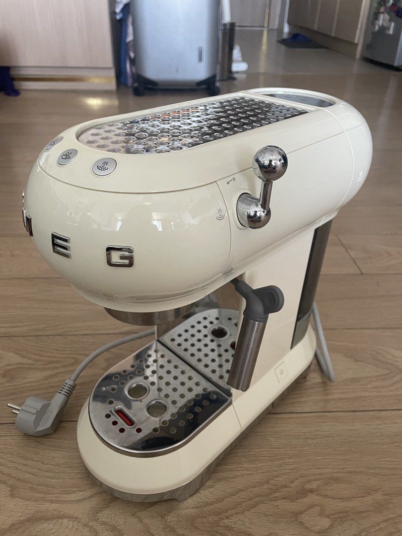Smeg Espresso Coffee Machine (Category: Coffee Machines & Makers) located in Mandaluyong City. Submitted by rnvicencio (Listing ID 1431015327, Image 3). Description: Complete Set but with no Box For your comparison: Brand new machine is being sold for P28,995 in in Laz mall.