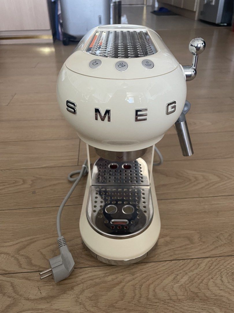 Smeg Espresso Coffee Machine (Category: Coffee Machines & Makers) located in Mandaluyong City. Submitted by rnvicencio (Listing ID 1431015327, Image 1). Description: Complete Set but with no Box For your comparison: Brand new machine is being sold for P28,995 in in Laz mall.