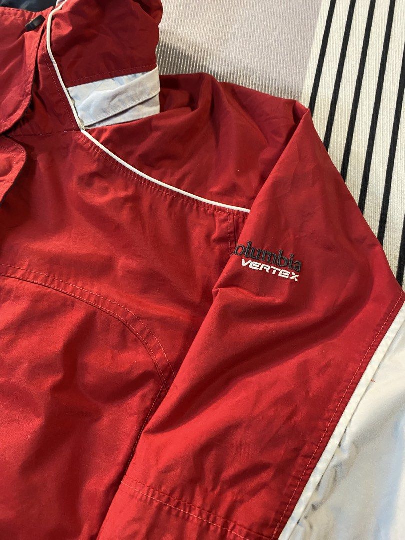 Spyder Red Jacket (Category: Coats, Jackets and Outerwear) located in Manila. Submitted by j4y_thrift2.0 (Listing ID 1431036282, Image 2). Description: .