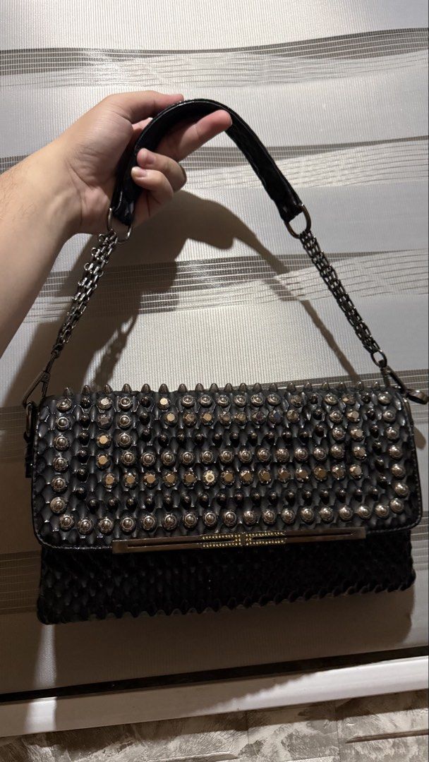 Studded shoulder kili bag complete studs event bag (Category: Shoulder Bags) located in Calamba. Submitted by ashvault (Listing ID 1431139055, Image 1). Description: Kili or shoulder bag complete studs looks new Can be used in events or if you’re just a baddie.