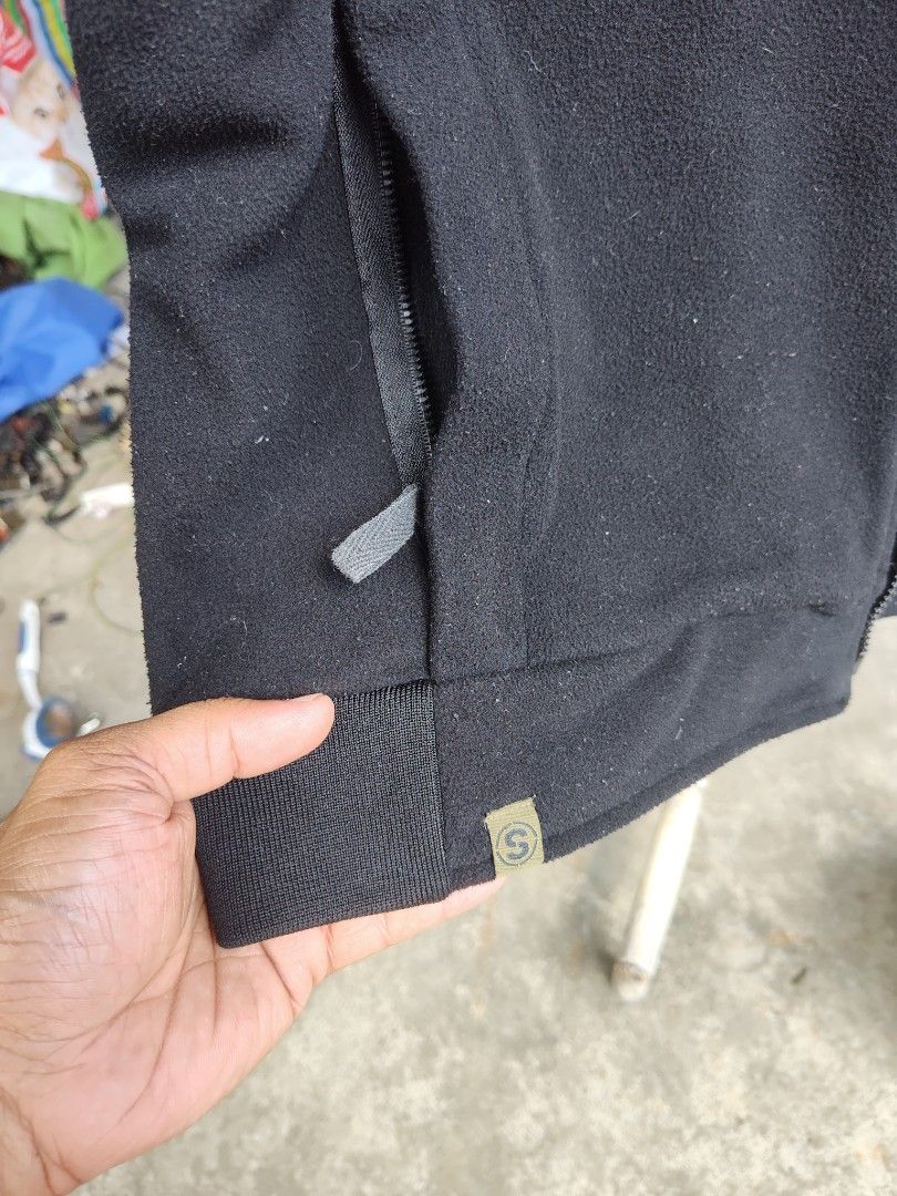 Stussy fleece jacket bootleg (Category: Coats, Jackets and Outerwear) located in Labo. Submitted by ronelryan (Listing ID 1431017703, Image 3). Description: Vintage 2000 stussy bootleg As new Full zip double zip Color rate 9.8 24.5 x 26.5 - Large to XL Issue : Need lang lint roller.