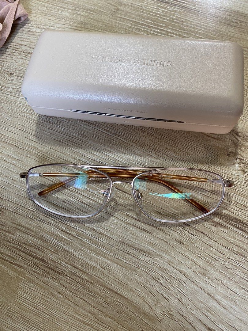 Sunnies Studios Optical Trent in Tinsel (Category: Sunglasses & Eyewear) located in Makati City. Submitted by beaa24 (Listing ID 1431077599, Image 3). Description: With prescription: L - 2.00, R - 1.25 Can have the lens changed in Sunnies for 795 pesos Free cleaning at Sunnies anytime and no receipt needed Will ship with case. Case needs cleaning - has some dust inside and black marks outside. Barely used. No when worn please, hindi bagay sa face