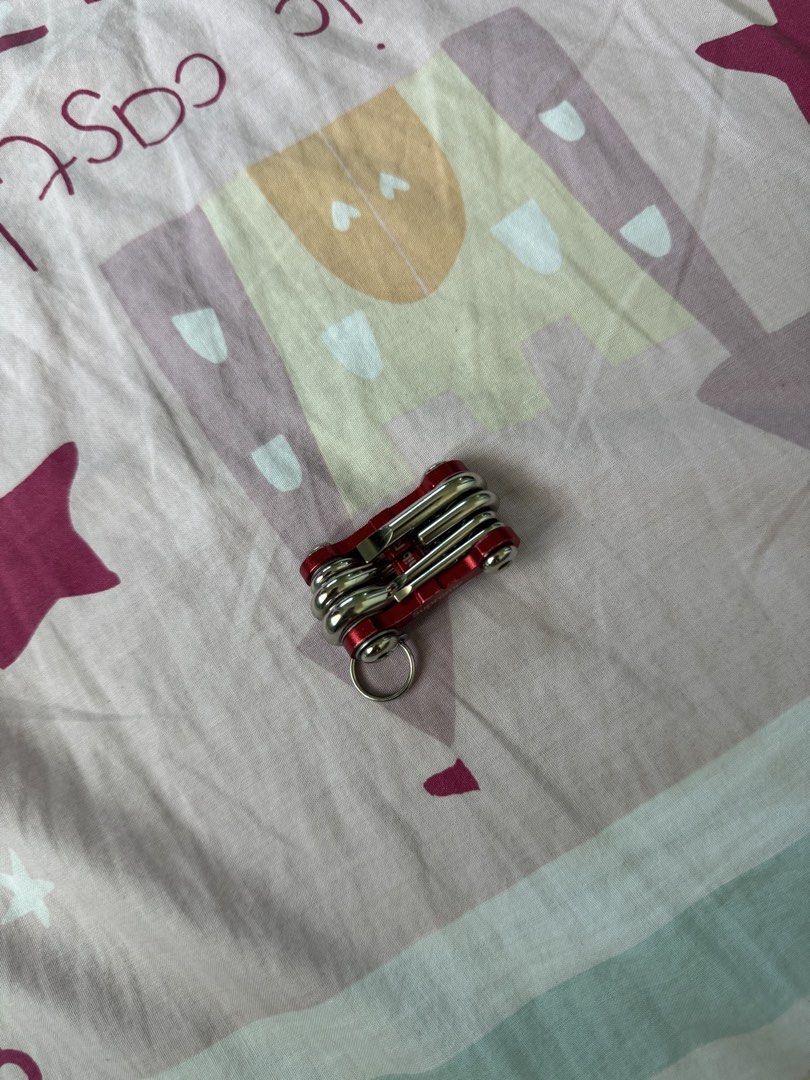 Supreme Keychain Multi-tool (Category: Vintage Collectibles) located in Los Banos. Submitted by 0akley_07 (Listing ID 1431042825, Image 2). Description: supreme keychain multitool bought in the us just this december slightly used doesn’t have tag and plastic payment first‼️ gcash only negotiable.