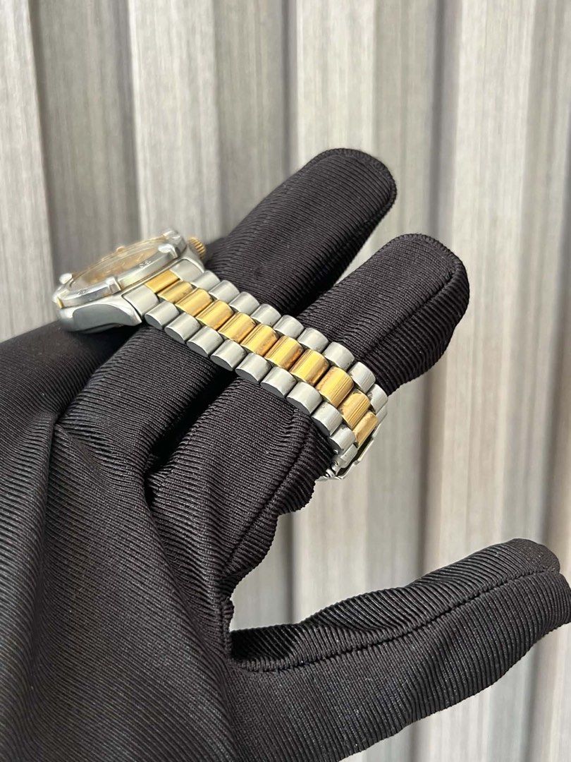 Tag Heuer (Category: Luxury Watches) located in Macabebe. Submitted by _tiffanylopez (Listing ID 1431010723, Image 3). Description: Tag heuer women’s watch 26mm 9/10 color rate Good running condition .
