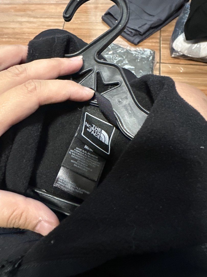 The North Face Black Jacket/ Fleece - WOMENS MEDIUM (Category: Coats, Jackets and Outerwear) located in Cavite. Submitted by esme00 (Listing ID 1431024341, Image 3). Description: Northface womens MEDIUM fleece jacket Bought in the US not ukay Authentic no issue Cavite City.